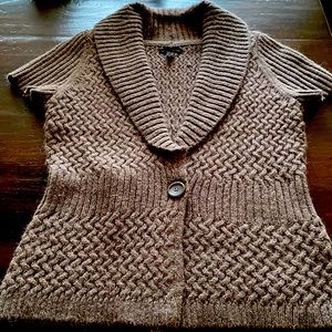 Warm & cozy knit vest like new hardly worn color is cafe au lair